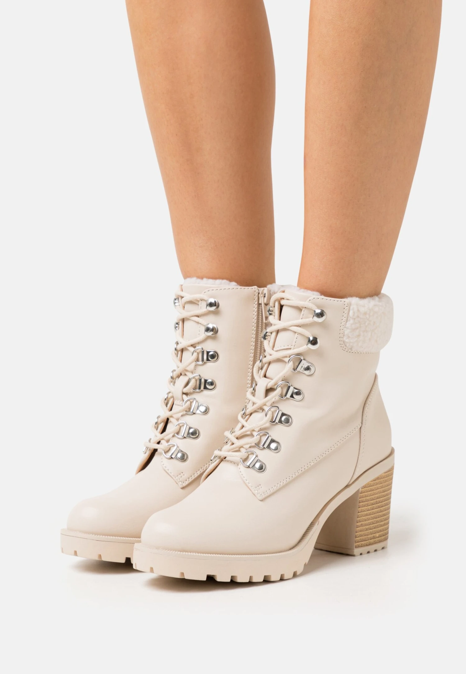 Winter BootStivaletti Con PlateauBeige Donna Stivaletti ANJ11X00I-B11 3 Winter BootStivaletti Con PlateauBeige Donna Stivaletti ANJ11X00I-B11